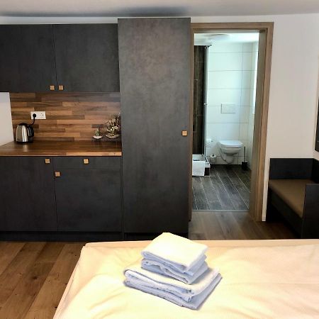 City Apartments, Outlet 100 Meter メッツィンゲン エクステリア 写真