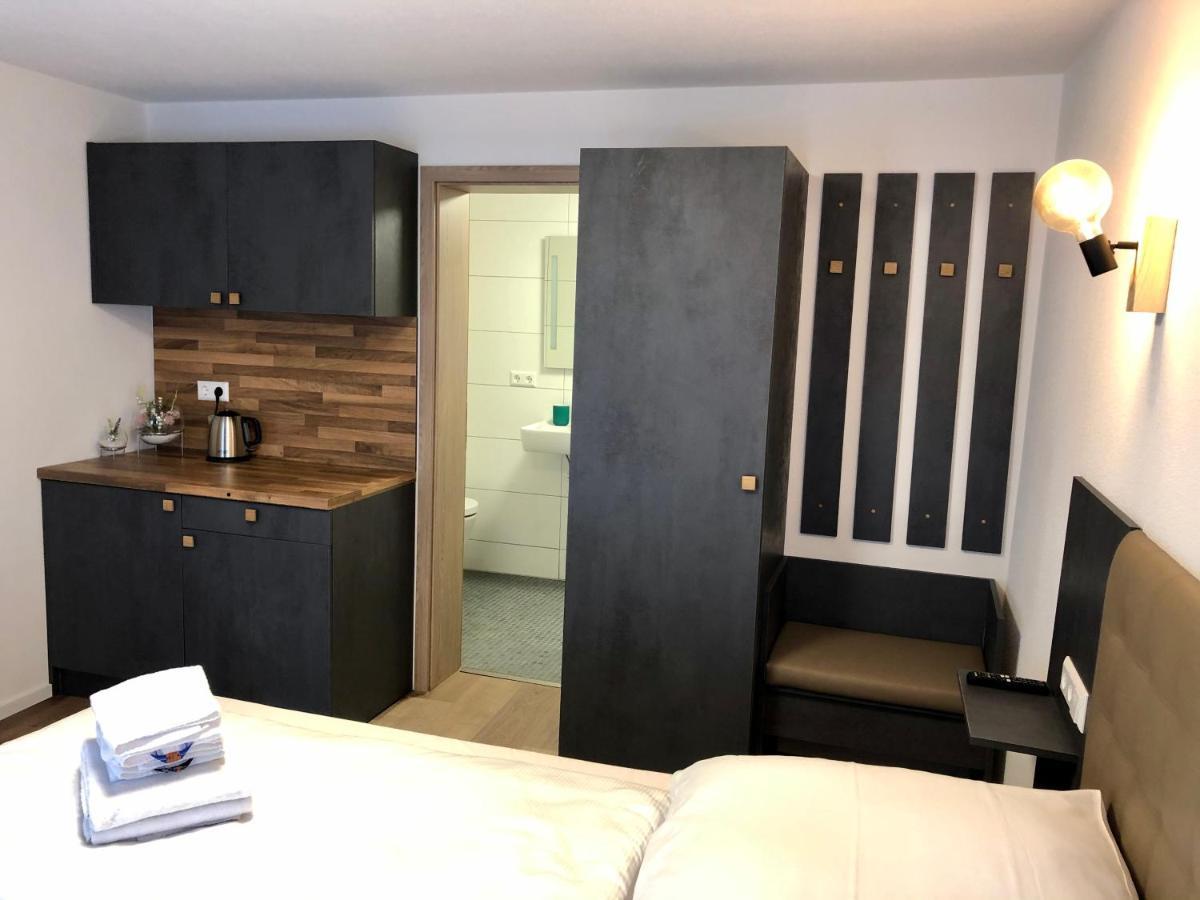 City Apartments, Outlet 100 Meter メッツィンゲン エクステリア 写真