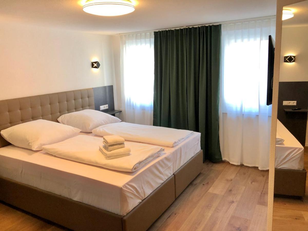 City Apartments, Outlet 100 Meter メッツィンゲン エクステリア 写真