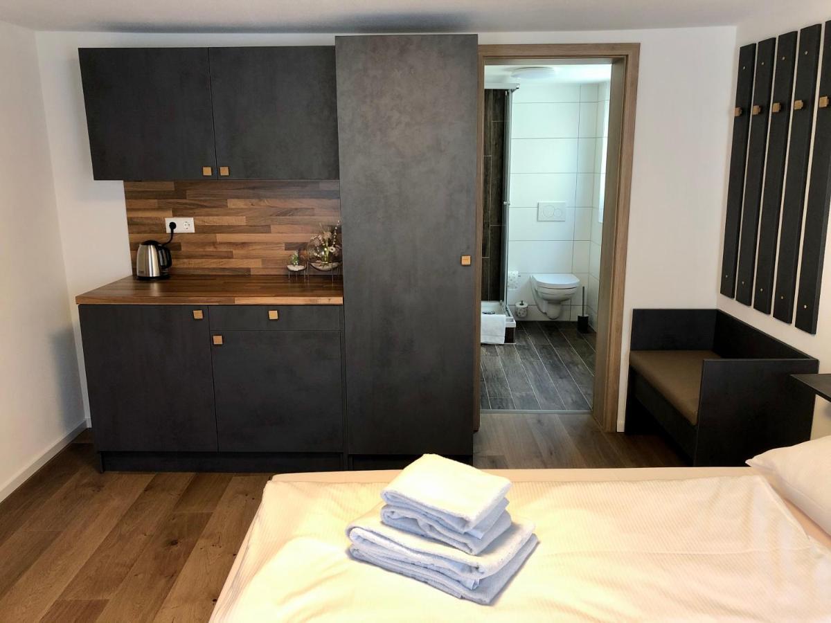 City Apartments, Outlet 100 Meter メッツィンゲン エクステリア 写真