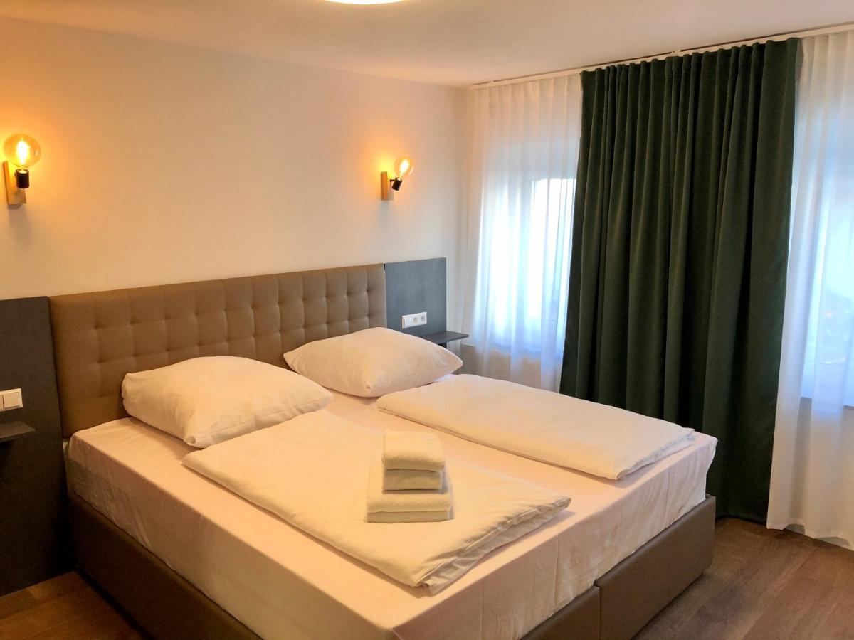 City Apartments, Outlet 100 Meter メッツィンゲン エクステリア 写真